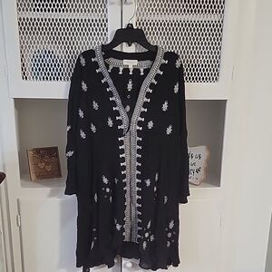 Velzera Black Long Sleeve V-Neck Sweater Dress